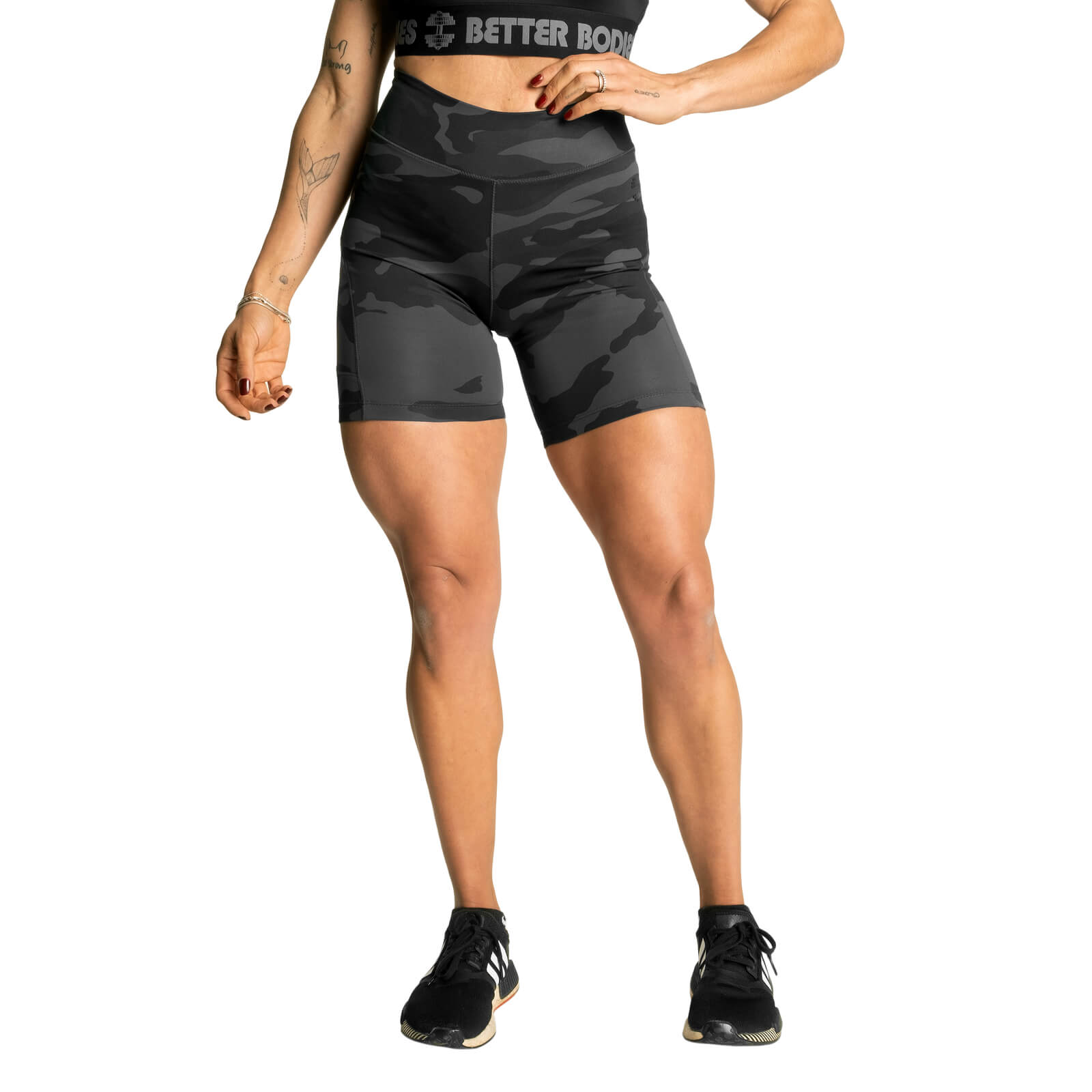 Kolla High Waist Shorts, dark camo, Better Bodies hos SportGymButiken.se